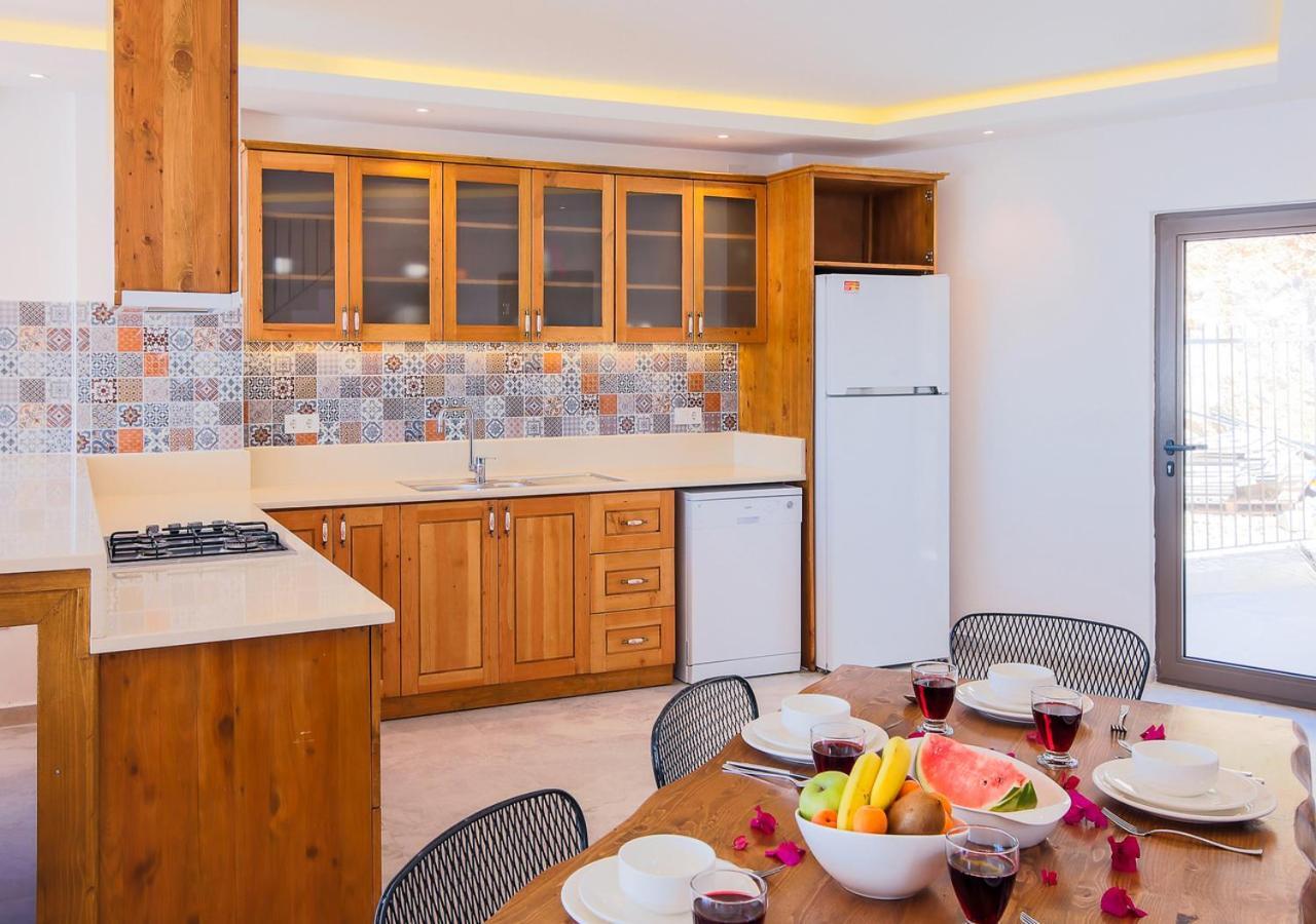 Villa 5 Sleeps 6 Isolated Pool See And Montain View-Villa Kartal Yuvasi Uzumlu  エクステリア 写真